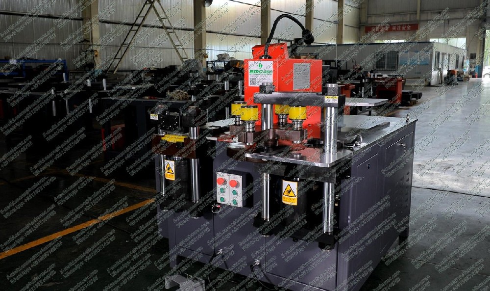 Nejkvalitnější stroje na zpracování měděných a hliníkových přípojnic LTMC